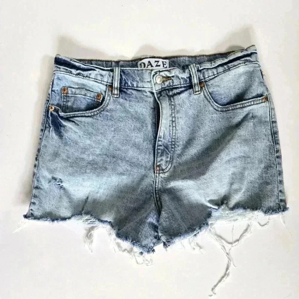 Daze distressed high rise cuttoff shorts sz 31